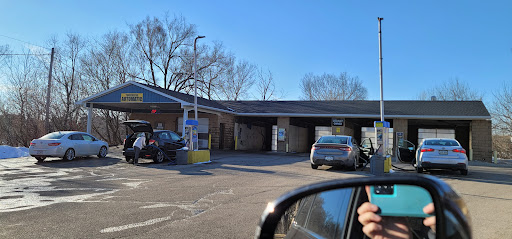 University Car Wash en Dubuque