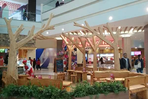 Cassis, mall plaza trebol image