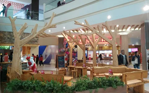 Cassis, mall plaza trebol image