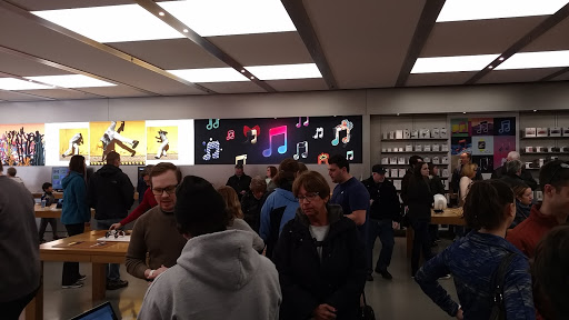 Computer Store «Apple Short Pump Town Center», reviews and photos, 11800 W Broad St, Henrico, VA 23233, USA