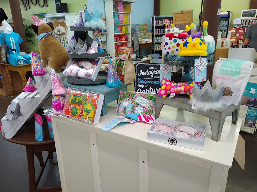 Pet Supply Store «3 Dogs and a Chick», reviews and photos, 130 Miracle Strip Pkwy SE, Fort Walton Beach, FL 32548, USA