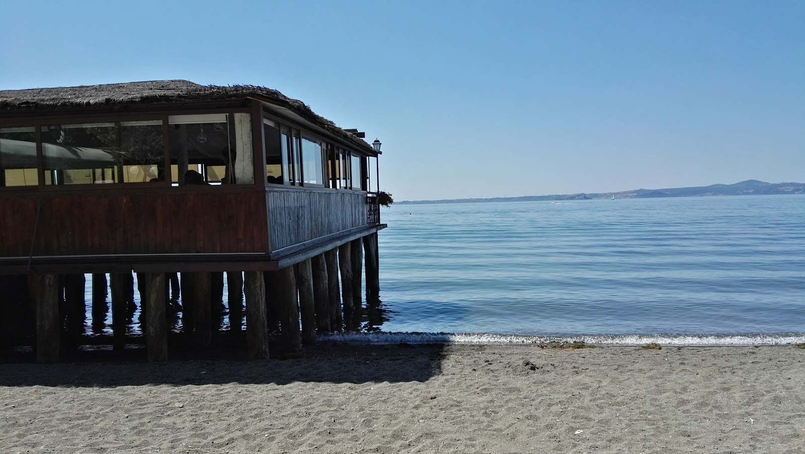 Fotografie cu Spiaggia Lago Bolsena - loc de vacanță prietenos pentru animale de companie