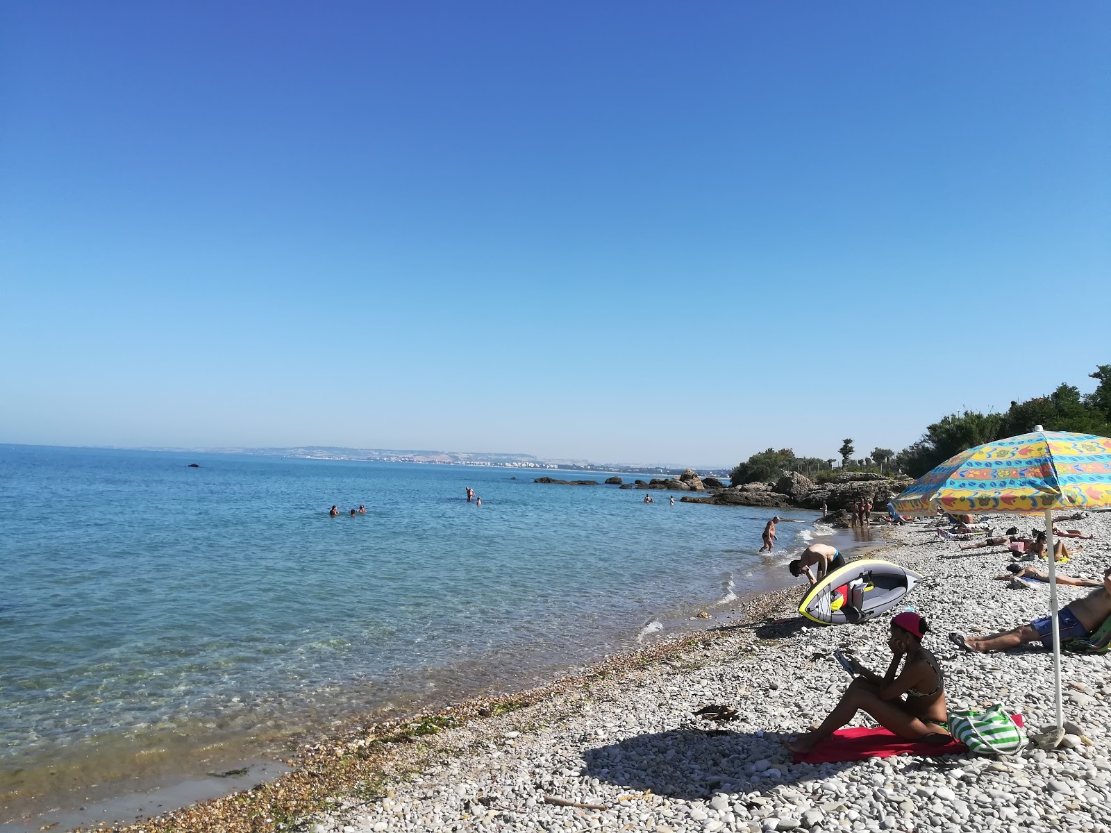 Scogliera di Casarza'in fotoğrafı turkuaz saf su yüzey ile