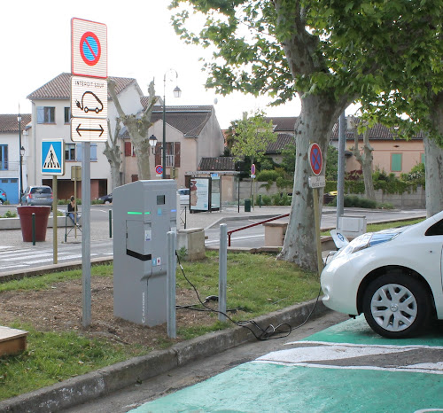 Borne de recharge de véhicules électriques Freshmile Services Charging Station Fronton