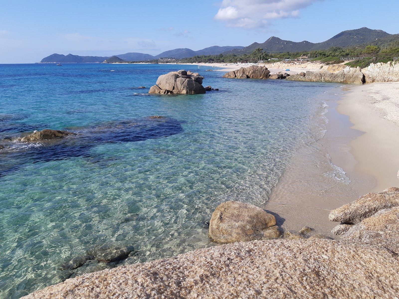 Valokuva Spiaggia di St. Giusta IIista. pinnalla turkoosi puhdas vesi:n kanssa