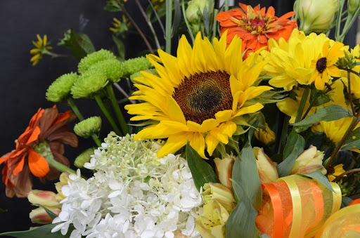 Florist «Mt Washington Florist», reviews and photos, 145 N Bardstown Rd, Mt Washington, KY 40047, USA