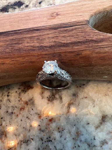 Jewelry Repair Service «Fast-Fix Jewelry & Watch Repairs», reviews and photos, 1151 Galleria Blvd, Roseville, CA 95678, USA