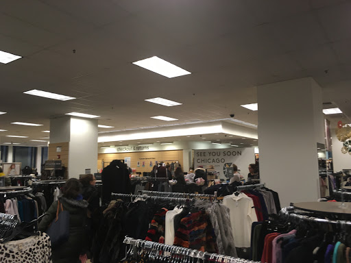 Department Store «Nordstrom Rack Chicago Avenue», reviews and photos, 101 E Chicago Ave, Chicago, IL 60611, USA