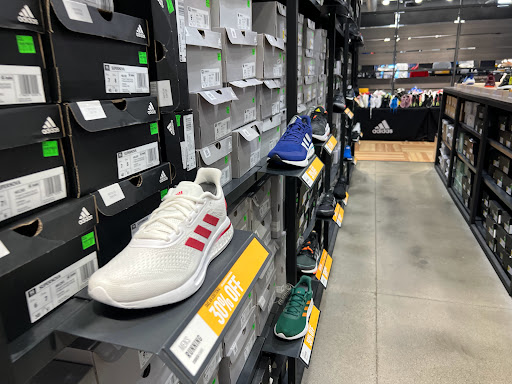 Sporting Goods Store «Nike Factory Store», reviews and photos, 1 Outlet Blvd #600, Wrentham, MA 02093, USA