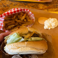 Plats et boissons du Restaurant de hamburgers Friends & Fries à Courbevoie - n°2