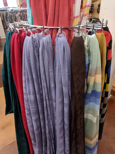 Clothing Store «Pendleton Washougal Mill Store», reviews and photos, 2 Pendleton Way, Washougal, WA 98671, USA