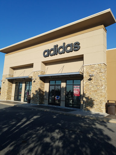 adidas Outlet Store Lancaster, 2495 Lincoln Hwy, Lancaster, PA 17602, USA, 