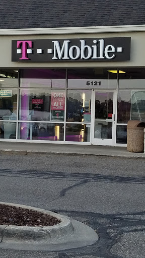 Cell Phone Store «T-Mobile», reviews and photos, 5121 Highland Rd, Waterford Twp, MI 48327, USA