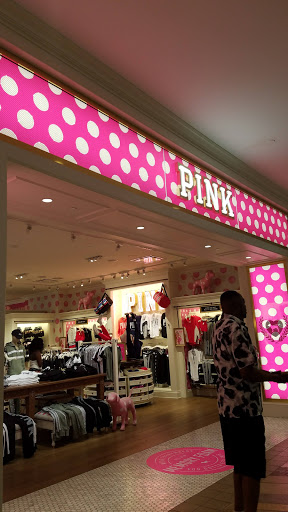 Shopping Mall «Beachwood Place», reviews and photos, 26300 Cedar Rd, Beachwood, OH 44122, USA