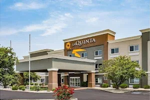 La Quinta Inn & Suites by Wyndham Evansville image