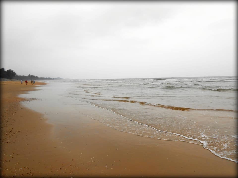Manki Beach的照片 带有碧绿色水表面