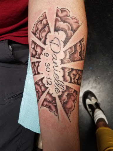 Tattoo Shop «Santa Clarita Tattoo», reviews and photos, 25835 Railroad Ave, Santa Clarita, CA 91350, USA