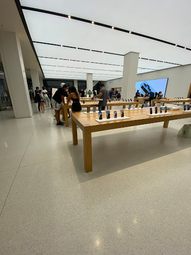 Cell Phone Store «Apple Brickell City Centre», reviews and photos, 701 S Miami Ave, Miami, FL 33130, USA