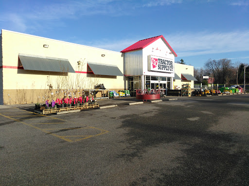 Tractor Supply Co., 1445 Main St, Leicester, MA 01524, USA, 