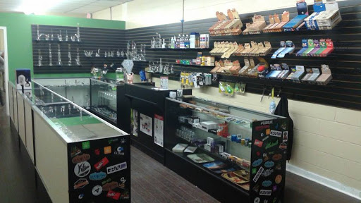 Tobacco Shop «Heights Head Smoke Shop», reviews and photos, 6412 N Main St b, Houston, TX 77009, USA