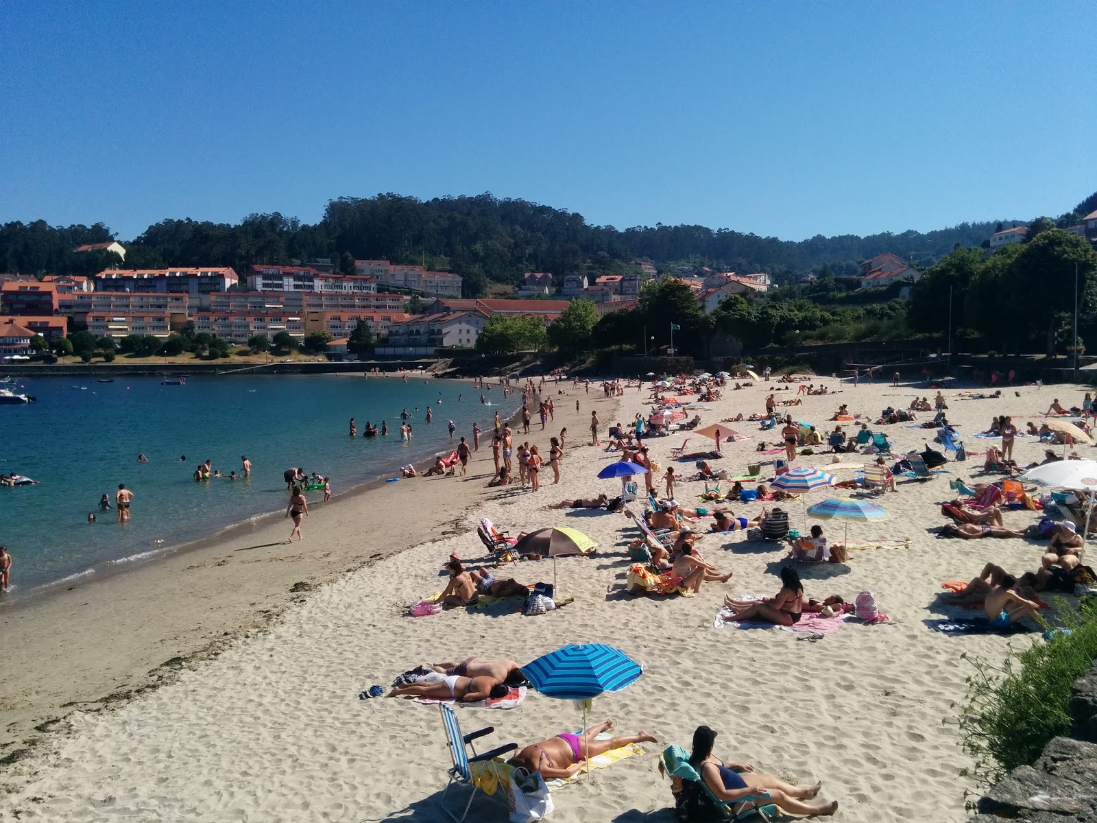 Φωτογραφία του Praia de Quenxe με επίπεδο καθαριότητας πολύ καθαρό