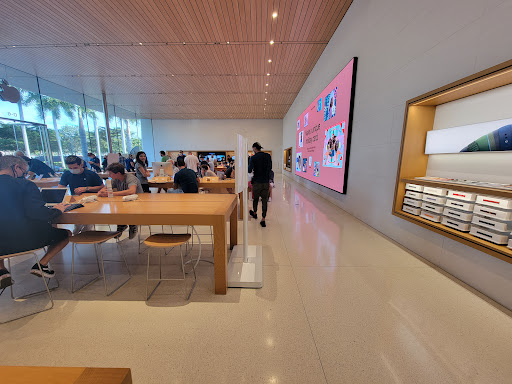 Computer Store «Apple Waterside Shops», reviews and photos, 5555 Tamiami Trail N, Naples, FL 34108, USA