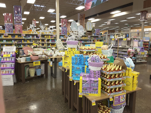 Shopping Mall «Gateway Shopping Center», reviews and photos, 9924 NE Halsey St, Portland, OR 97220, USA