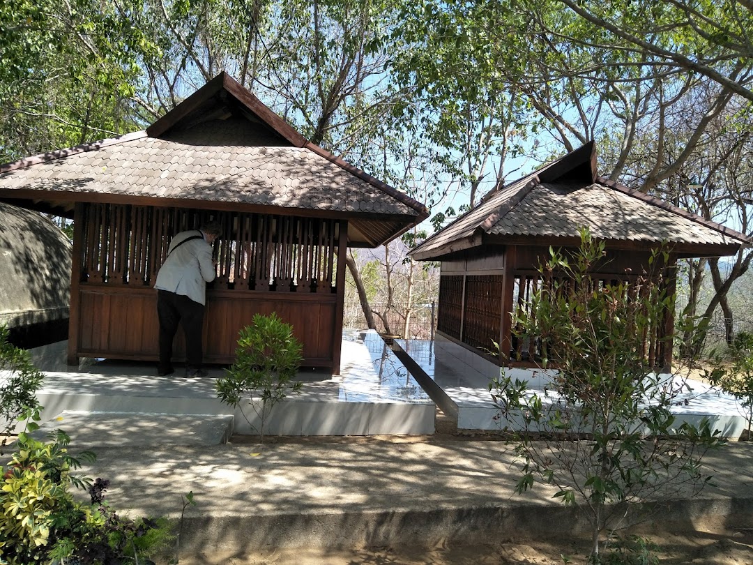 GUNUNG RAJA DARA Makam Kesultanan Bima