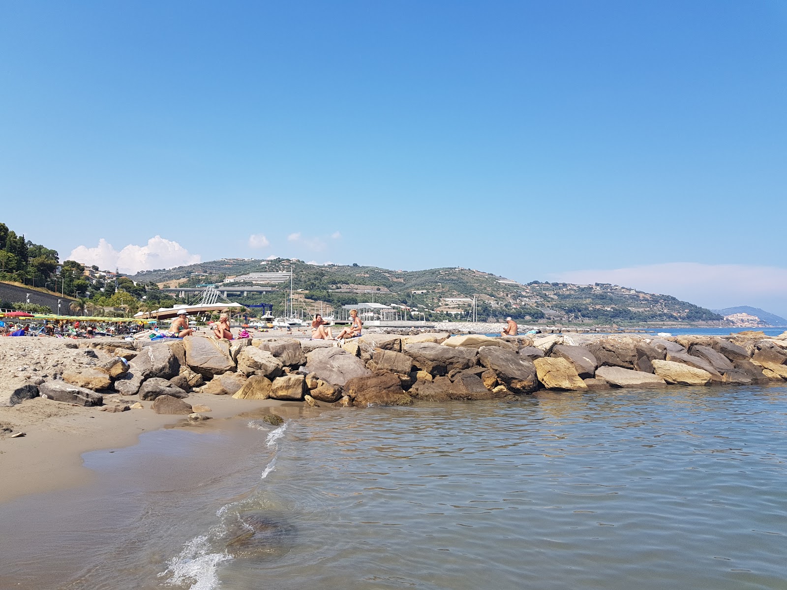Φωτογραφία του Ponticelli beach και η εγκατάσταση