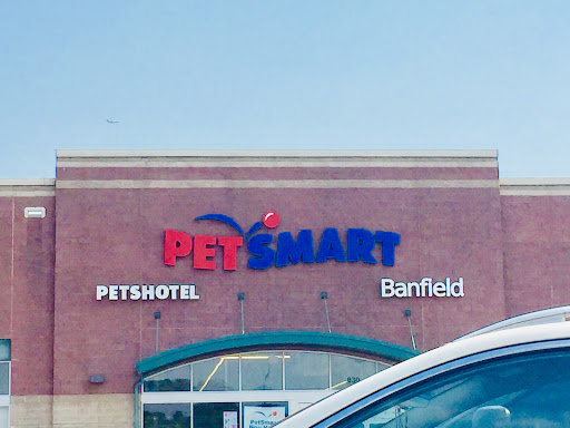 Pet Supply Store «PetSmart», reviews and photos, 830 Pelham Pkwy, Pelham, NY 10803, USA