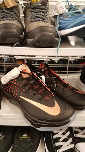 Clothing Store «Ross Dress for Less», reviews and photos, 640 Concar Dr, San Mateo, CA 94402, USA