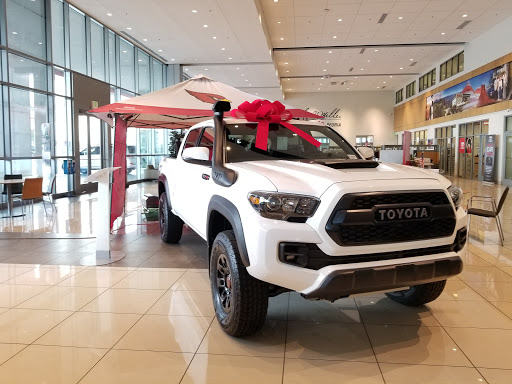 Toyota Dealer «Larry H. Miller Toyota Peoria», reviews and photos, 8633 W Bell Rd, Peoria, AZ 85382, USA