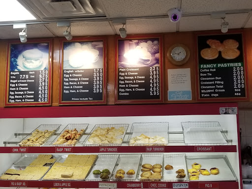 Donut Shop «Top Donut», reviews and photos, 700 Aiken St, Lowell, MA 01850, USA