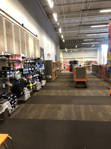 Shoe Store «DSW Designer Shoe Warehouse», reviews and photos, 7321 Lake St, River Forest, IL 60305, USA
