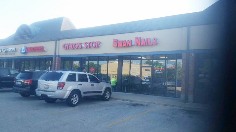 Swan Nails