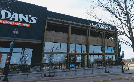 Erehwon Mountain Outfitter, 599 West Glen Bay Avenue, Glendale, WI 53217, USA, 