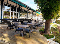 Atmosphère du Restaurant français Restaurant de la Plage à L'Isle-Adam - n°4
