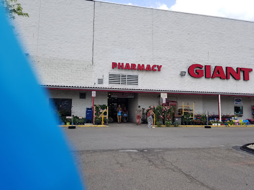 Supermarket «Giant Eagle Supermarket», reviews and photos, 1165 McKinney Ln, Pittsburgh, PA 15220, USA