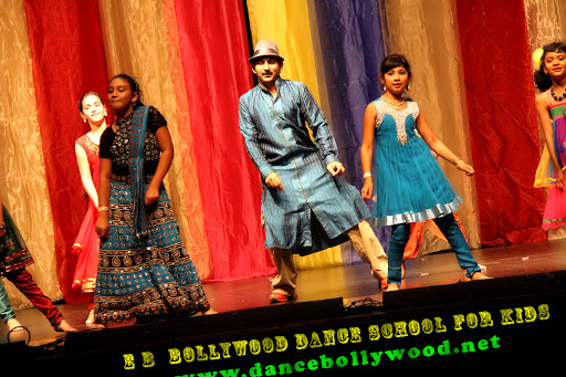 Bollywood/Hip Hop Dance Classes for Boys & Girls