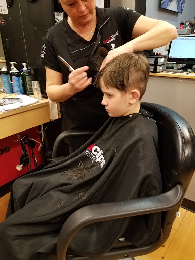 Hair Salon «Sport Clips Haircuts of Clarksville», reviews and photos, 1370 Veterans Pkwy Suite #900, Clarksville, IN 47129, USA