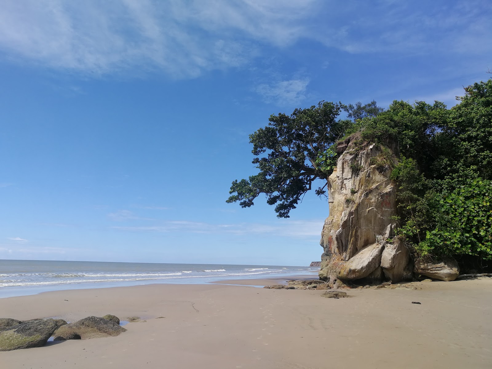 Peliau Beach的照片 带有碧绿色水表面
