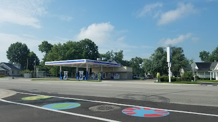 Gas with grocery store