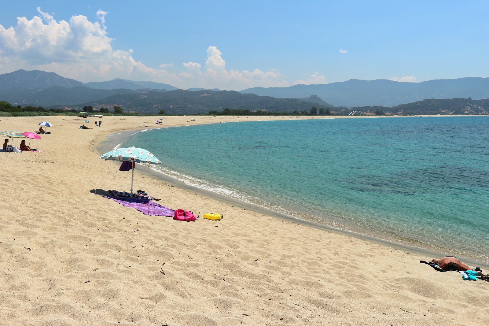 Photo de Sagone beach avec sable fin et lumineux de surface