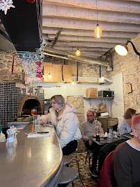 Atmosphère du ENZA FAMIGLIA Pizzeria à Paris - n°3
