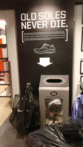 Clothing Store «Nike Factory Store», reviews and photos, 603 Stanley K Tanger Dr, Lancaster, PA 17602, USA