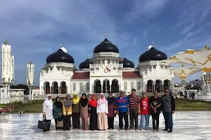 Jakmeen Tour & Travel image