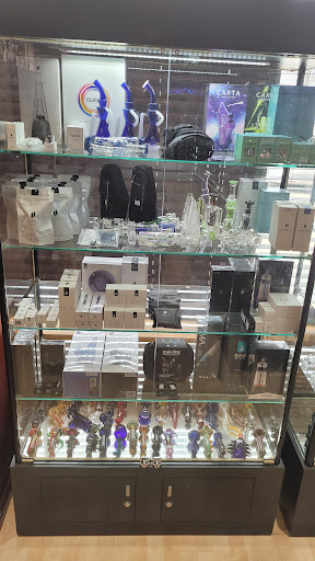 Vaporizer Store «Zee Vapor and Tobacco», reviews and photos, 6325 Dempster St, Morton Grove, IL 60053, USA