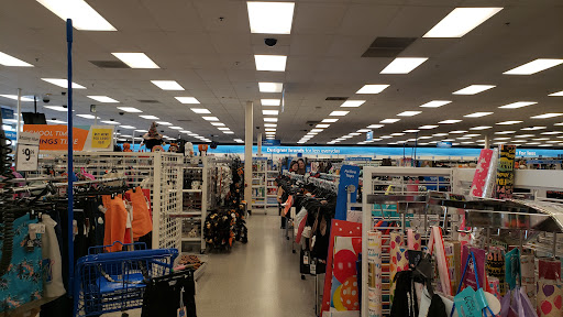 Shopping Mall «Loop West Shopping Center», reviews and photos, 2001 W Osceola Pkwy, Kissimmee, FL 34741, USA