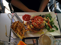 Plats et boissons du Restaurant de hamburgers Chez Max à Valbonne - n°9