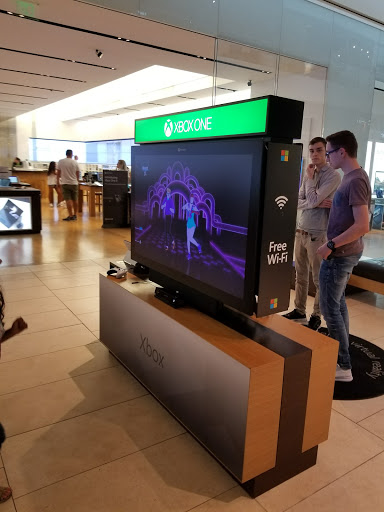 Computer Store «Microsoft Store - Dadeland Mall», reviews and photos, 7535 Dadeland Mall Cir W #2416, Miami, FL 33156, USA